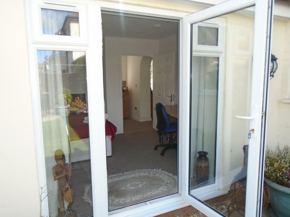 Tea In Liverpool - Private - Quiet - Ground Floor - En-Suite - Walk-In-Shower Εξωτερικό φωτογραφία