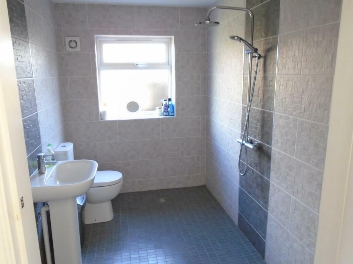 Tea In Liverpool - Private - Quiet - Ground Floor - En-Suite - Walk-In-Shower Εξωτερικό φωτογραφία