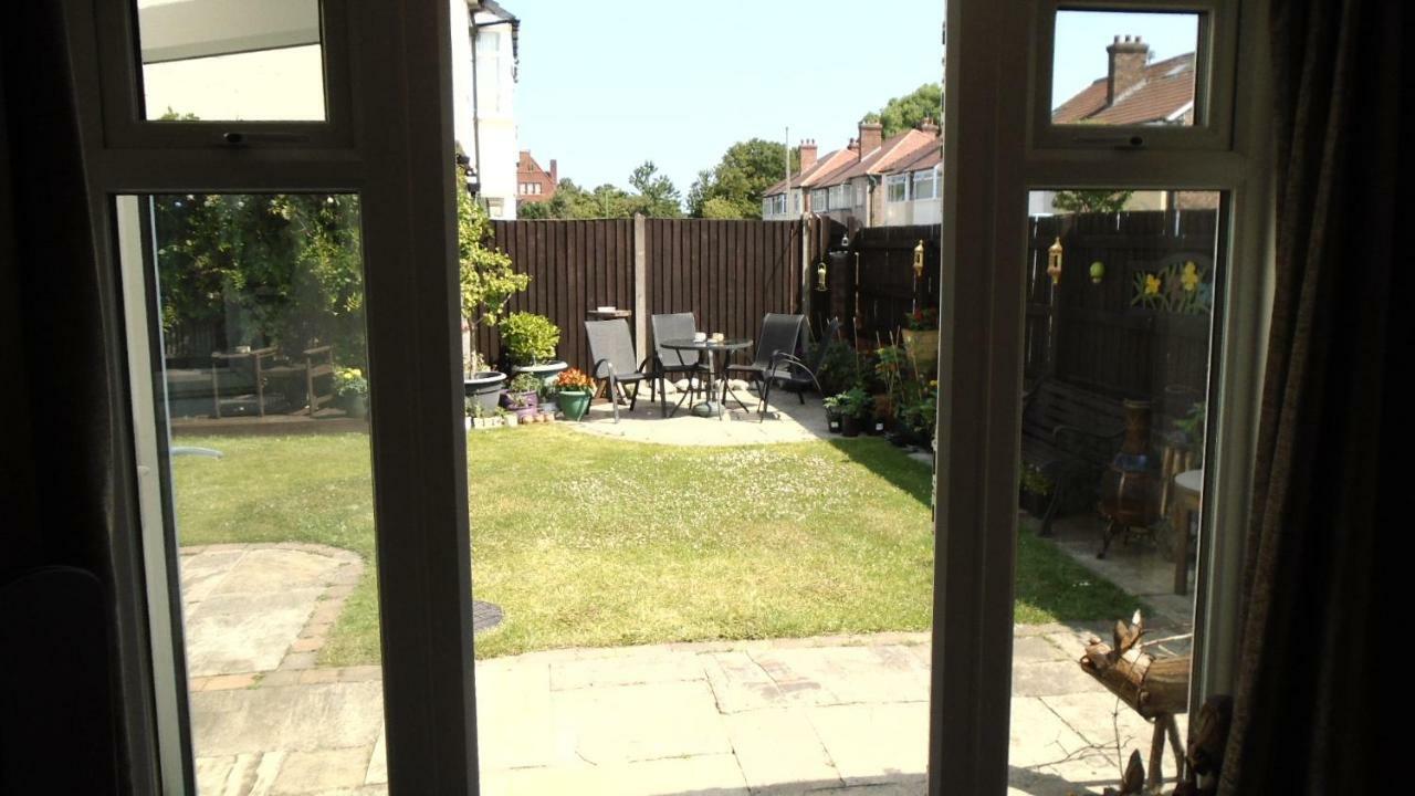 Tea In Liverpool - Private - Quiet - Ground Floor - En-Suite - Walk-In-Shower Εξωτερικό φωτογραφία