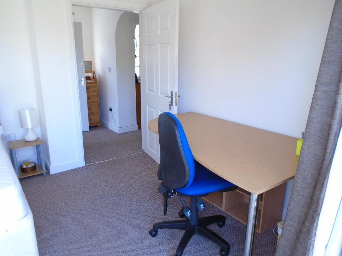 Tea In Liverpool - Private - Quiet - Ground Floor - En-Suite - Walk-In-Shower Εξωτερικό φωτογραφία